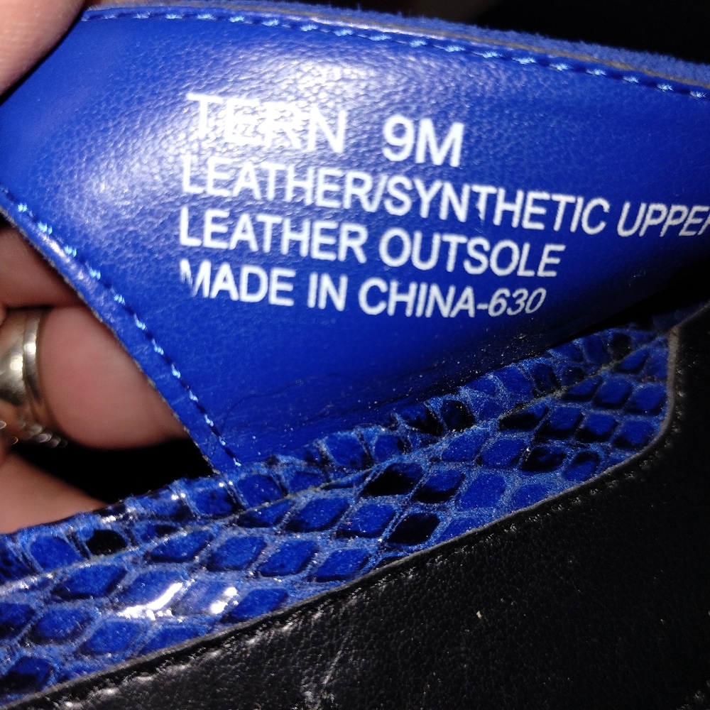 White House Black Market blue leather pumps - Picture 7 of 8